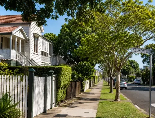 Residential furniture moving and compact load transport across Kedron
